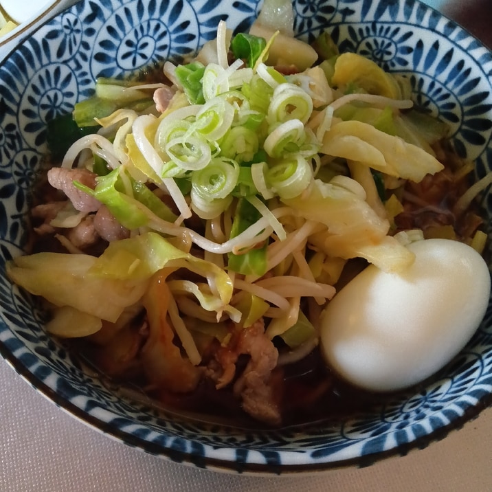 もやしとキャベツの野菜たっぷり 醤油ラーメン